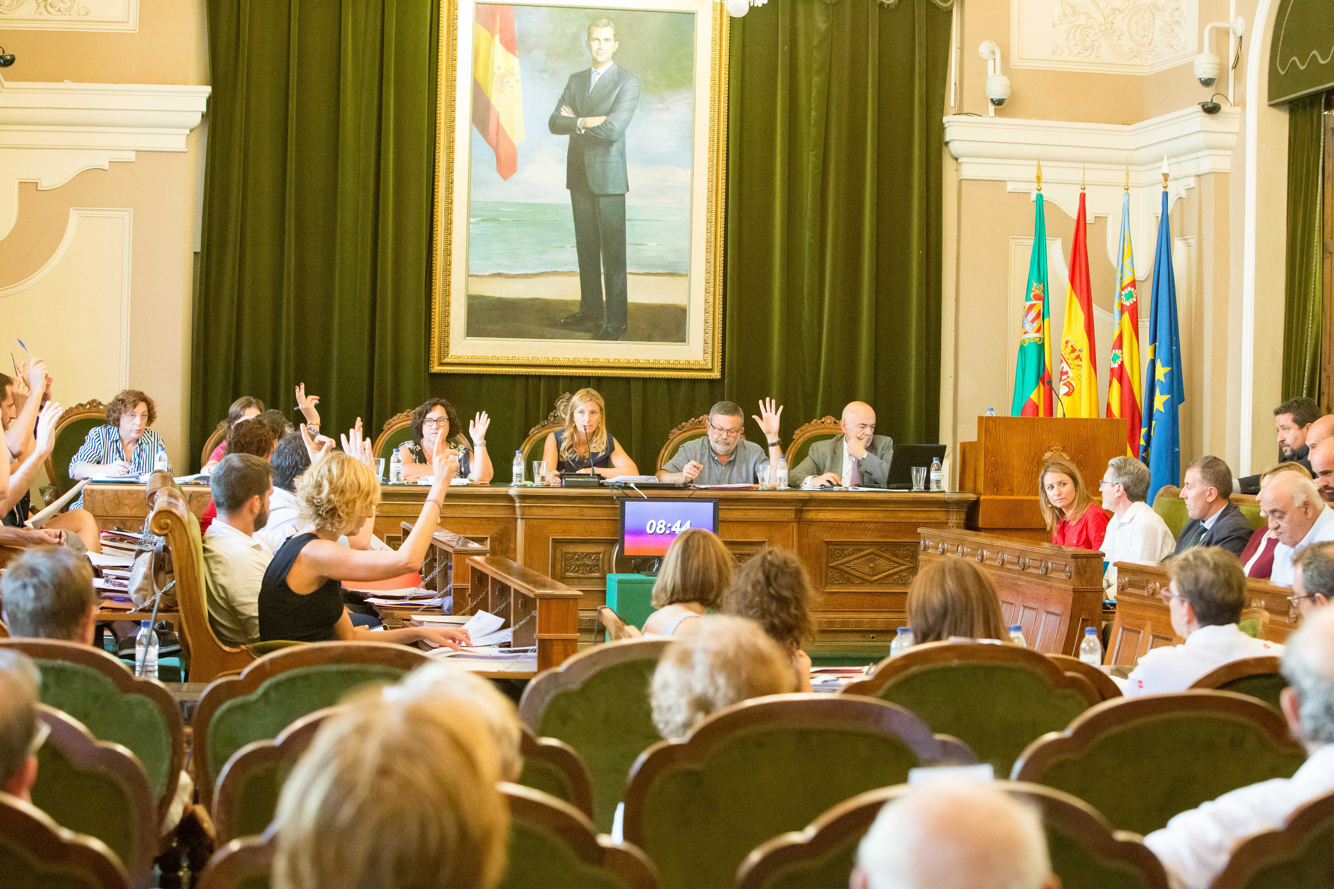El pleno municipal aprueba el cambio de denominación por la forma Castelló en exclusiva