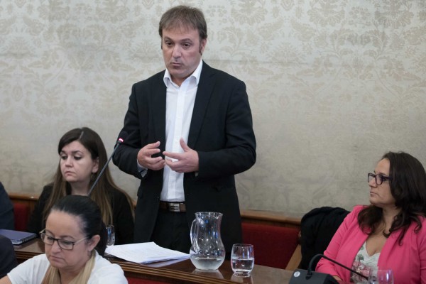 PP y Cs reprueban a Bellido y Espuch por 