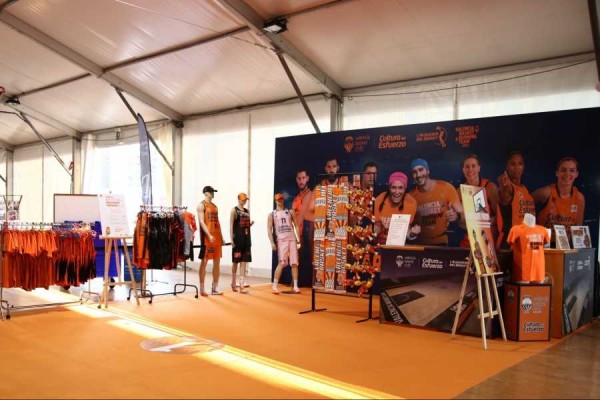 Valencia Basket abre su stand en la Feria del Corredor del Maratón Valencia Trinidad Alfonso EDP