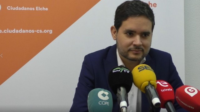 Cs pide a PP y Partido de Elche una reunión urgente para evitar la rescisión del contrato del mercado