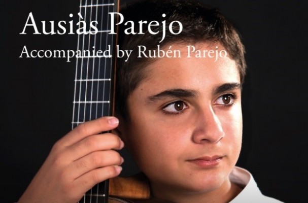 El guitarrista Ausiàs Parejo, de 12 años, publica su primer disco a dúo con su padre