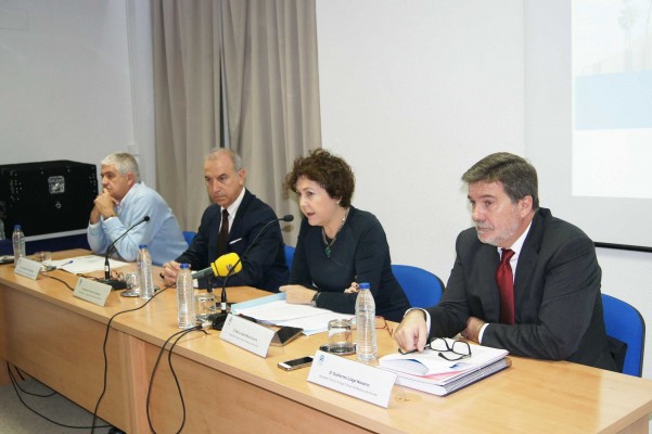 El Colegio de Médicos cierra empresas y reduce plantilla para tapar el 'agujero' del exgerente
