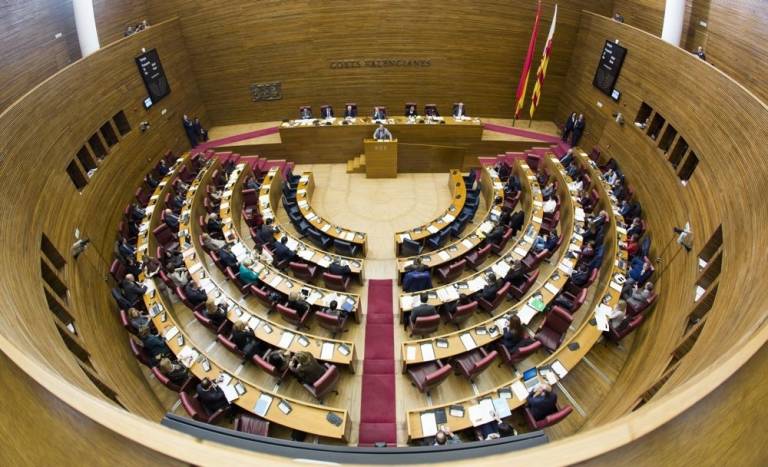 Les Corts firman una declaración institucional que pide al Gobierno la presentación de los PGE