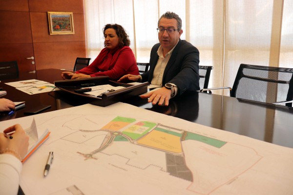 Benidorm prevé la urbanización completa de Poniente en tres años con 700 plazas de parking