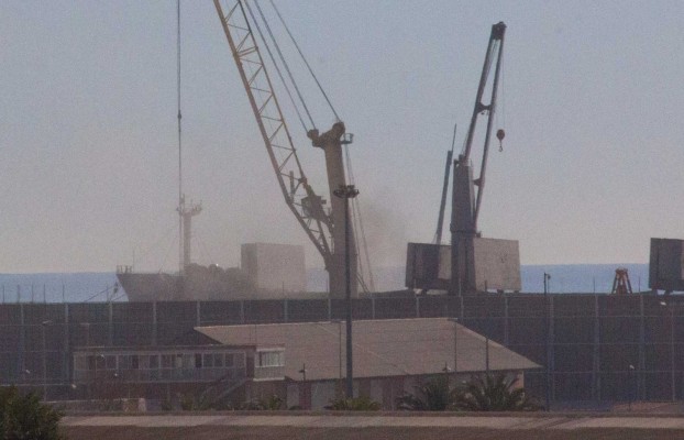 Los trabajadores del Puerto: la UE y el Consell no han hallado contaminación en los graneles