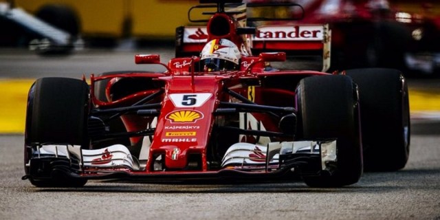 Vettel vuela en Singapur y roba la 'pole' a Verstappen