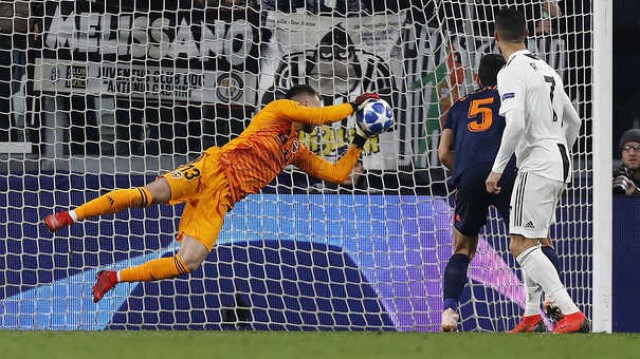 Neto se luce en su regreso a Turín