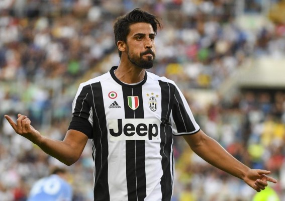 Khedira, Emre Can y Bernardeschi, bajas en la lista del Juventus
