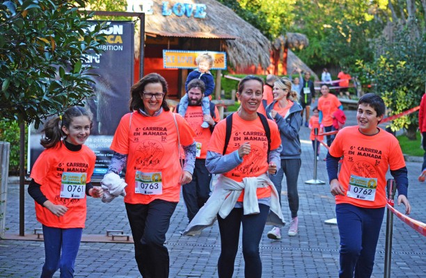 Una gran “manada humana y solidaria” corre la VI Carrera en Manada de Bioparc