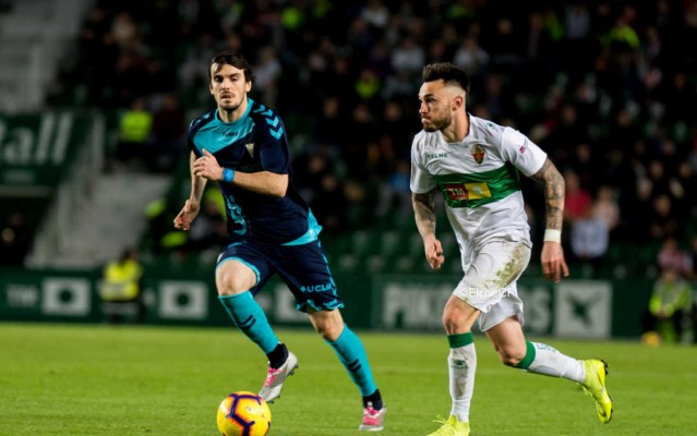 Técnico y jugadores del Elche muestran malestar por las decisiones arbitrales