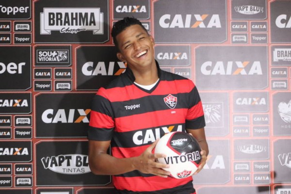 Aderlan Santos, titular en el empate del EC Vitória