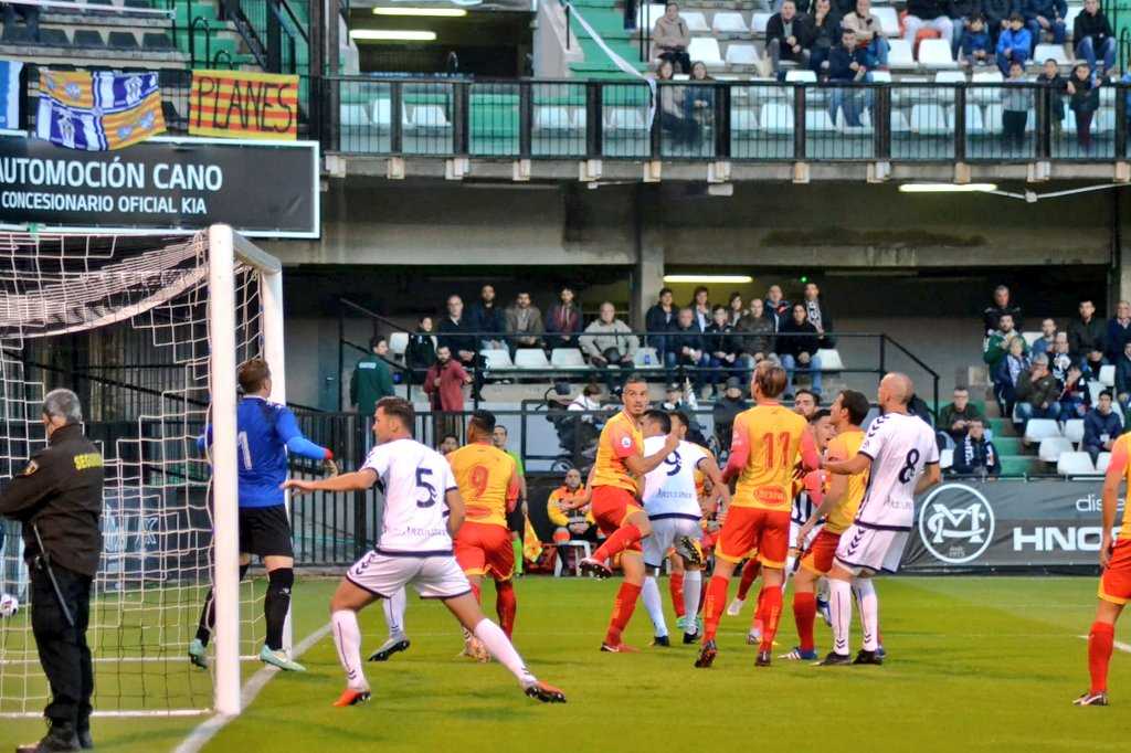 El Castellón se desmelena ante el Alcoyano (3-0) y por fin vence en Segunda B