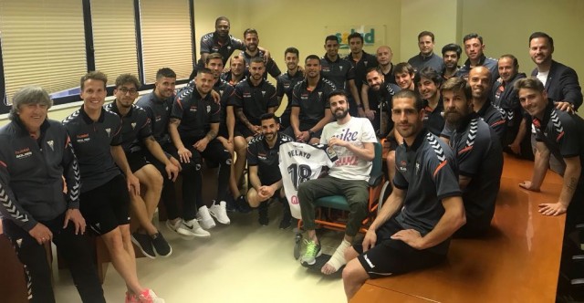 Las aficiones del Elche y del Albacete rinden homenaje a Pelayo Novo