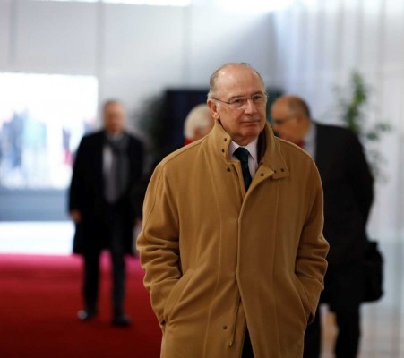 El juez de Madrid que investiga el patrimonio de Rato le cita este viernes por presunto fraude fiscal