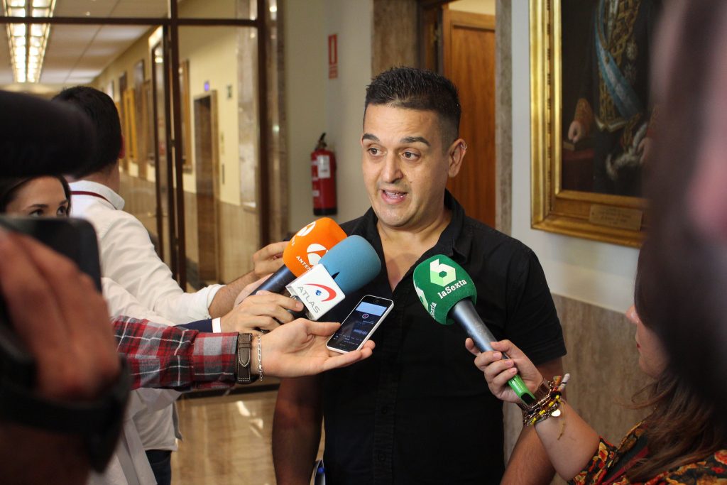 Mulet urge a reabrir la comandancia del puerto para evitar el pago de alquileres públicos