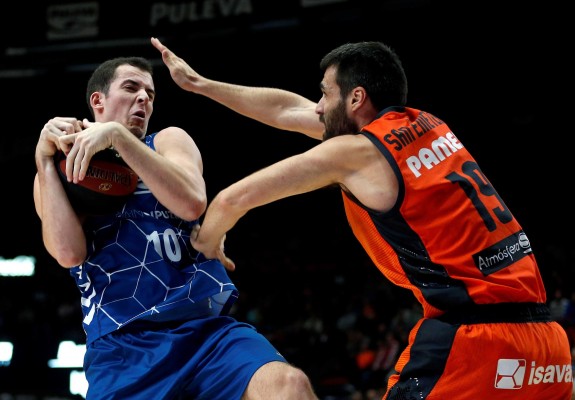 Victoria sin brillantez frente al colista (77-62)