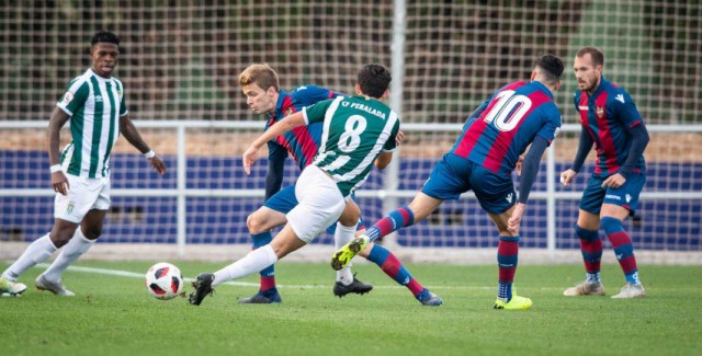 El Atlético Levante, a la caza del Barça B con el descenso en el horizonte