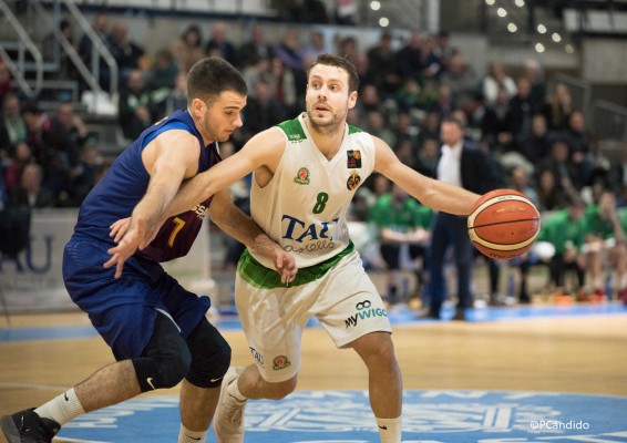 El Tau Castelló tira de casta y remonta en la prórroga ante el Barcelona B (85-81)
