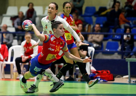 España asfixia a Polonia en su debut en el Torneo Internacional

