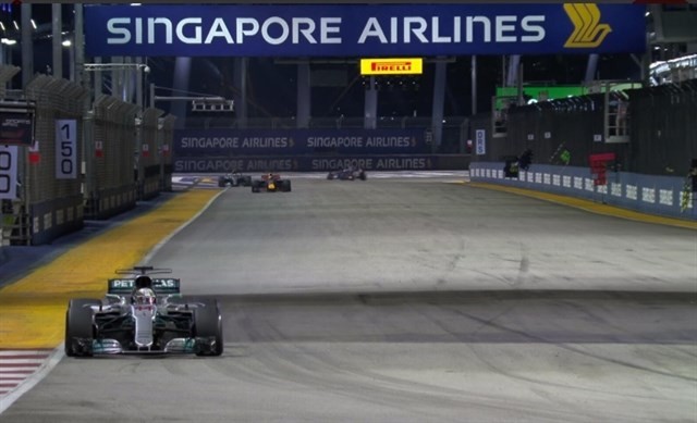 Hamilton gana en Singapur beneficiado por el accidente de Vettel