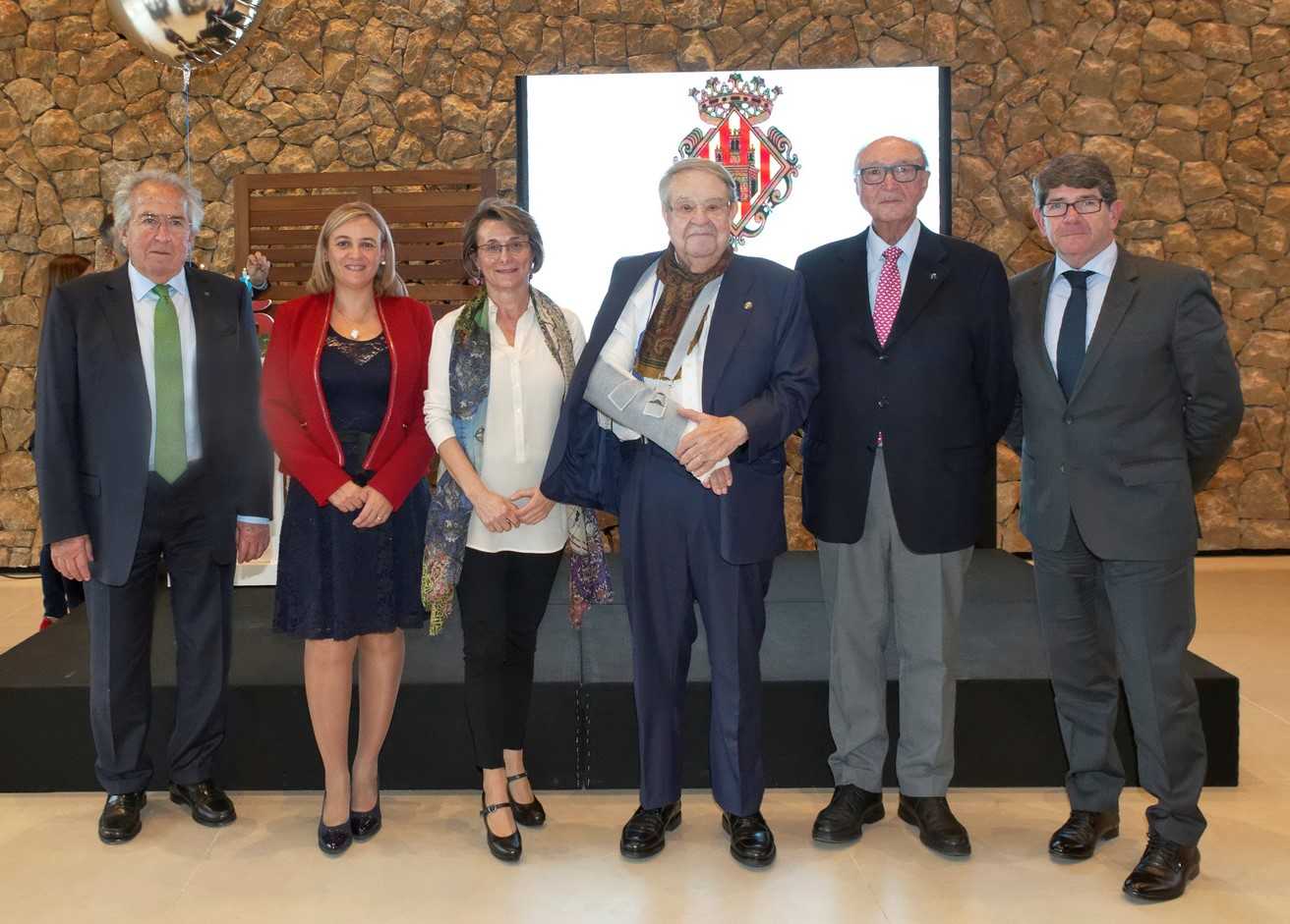 Cipriano de Mesa, Gloria Serra, la rectora Eva Alcón, Rafael Benavent, José Luis Breva y Carlos Cabrera, responsables de FUE-UJI (Foto: ANTONIO PRADAS). - 