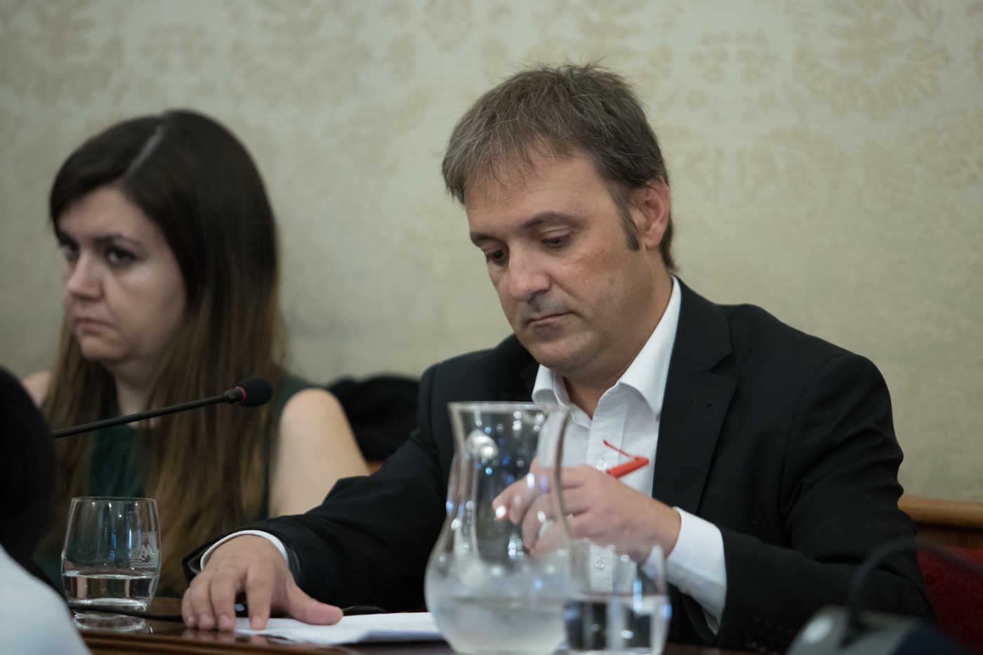 El portavoz de Compromís, Natxo Bellido, en pleno. Foto: RAFA MOLINA - 