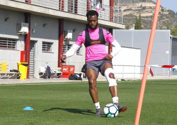 Doukoure regresa lesionado de la concentración con Costa de Marfil