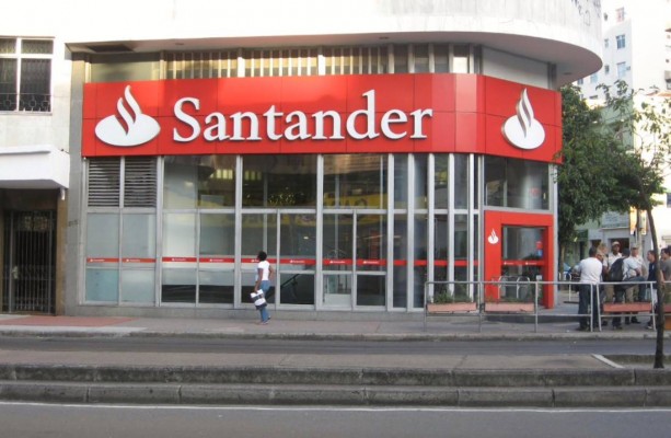  Santander y sindicatos firman un protocolo para una reestructuración no traumática de plantilla