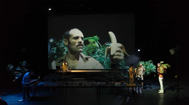 Come, mono, come: la república bananera de 'Kingdom' llega a València