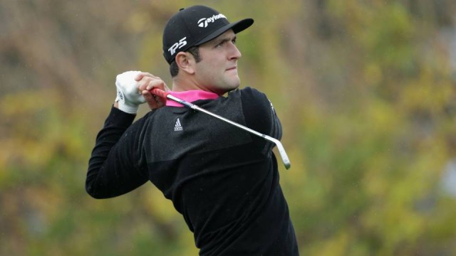 Jon Rahm sigue quinto y Sergio García baja dos posiciones