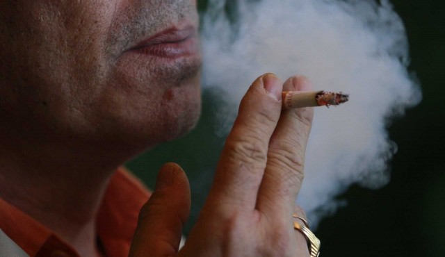 En un 22% de los hogares valencianos al menos una persona fuma habitualmente