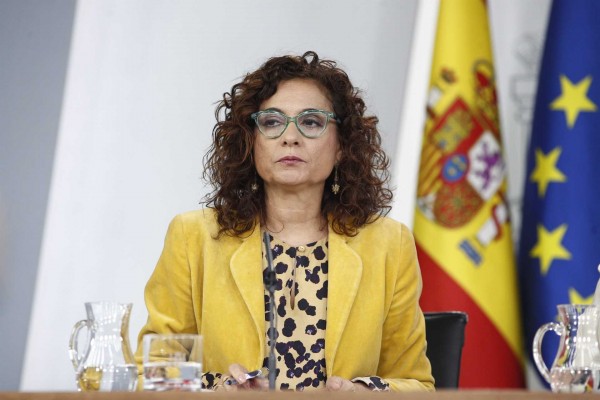 Montero dice que algunas partidas de los PGE no verán la luz si no se aprueban las nuevas cuentas
