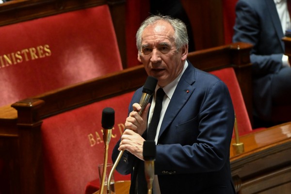 El primer ministro de Francia propone un Gobierno de coalición sin los partidos de Le Pen y Mélenchon