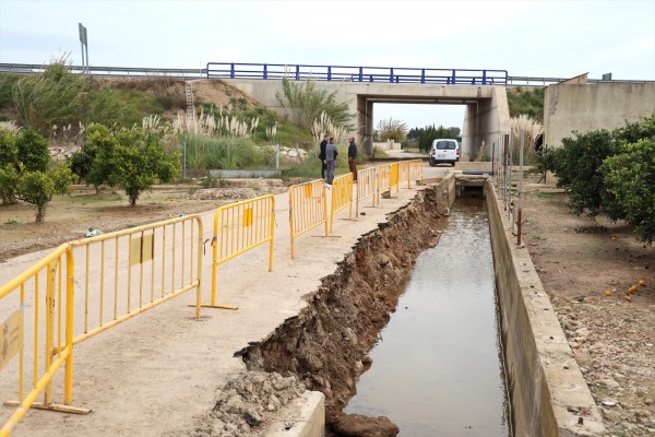 Agricultura actúa de emergencia en Cullera para reparar caminos y regadíos afectados por la Dana