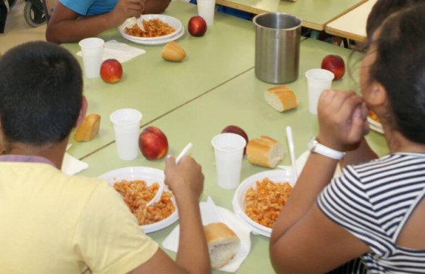 Consumo instará a los colegios a ofrecer frutas y verduras cada día y prohibirá bebidas azucaradas