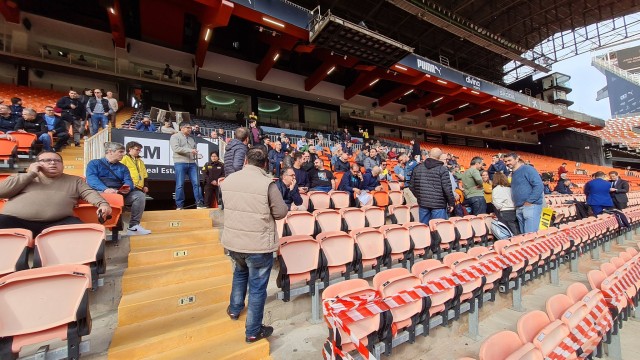 El Valencia CF suspende la Junta y pasa 