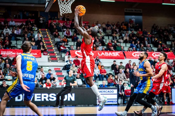 El UCAM CB llega al top 16 europeo con su quinto triunfo consecutivo a pesar de las bajas