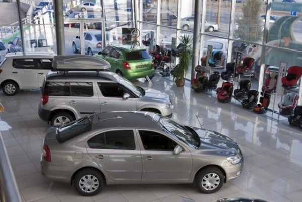 Las ventas de coches crecen un 7,3% en la primera quincena de septiembre gracias a los particulares