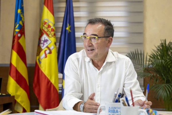El alcalde de Riba-roja congela su candidatura al PSPV provincial: 