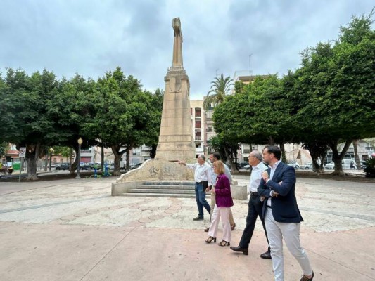 Familias de víctimas del franquismo rechazan la cruz de en el paseo Germanías de Elche