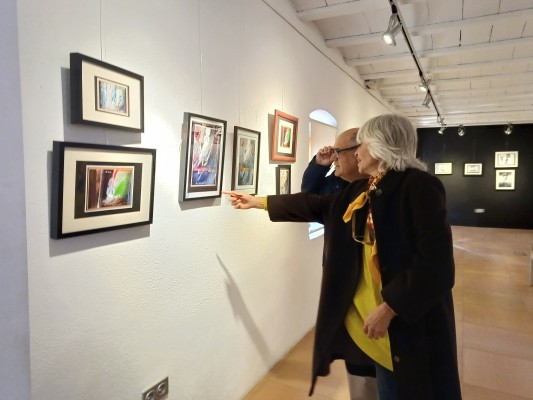 El Mucbe inaugura una exposició solidària amb les felicitacions de Nadal de Fernando Peiró