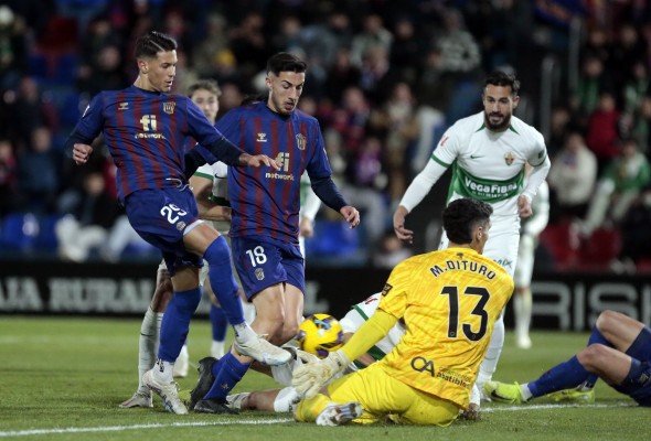 Racing de Ferrol y Tenerife se unen al Hércules en el interés por el delantero azulgrana Alan Godoy