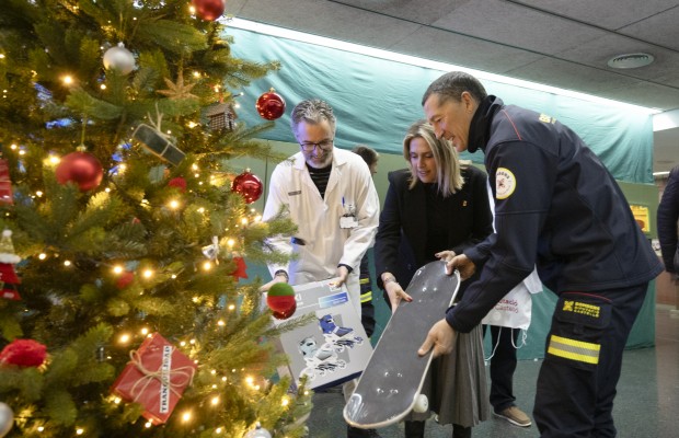 La Diputación y el Banco de Alimentos acercan la Navidad a los niños hospitalizados en Castellón