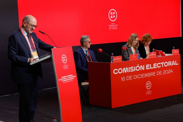 Un partido de España en Valencia, una de las primeras medidas de Louzán
