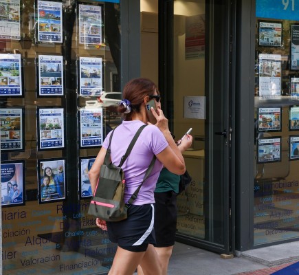 Las compraventas de viviendas se ralentiza en la Región: sube un 29% en octubre respecto a 2023