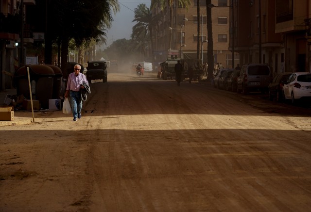 Una iniciativa solidaria ilumina los mercados municipales afectados por Dana

