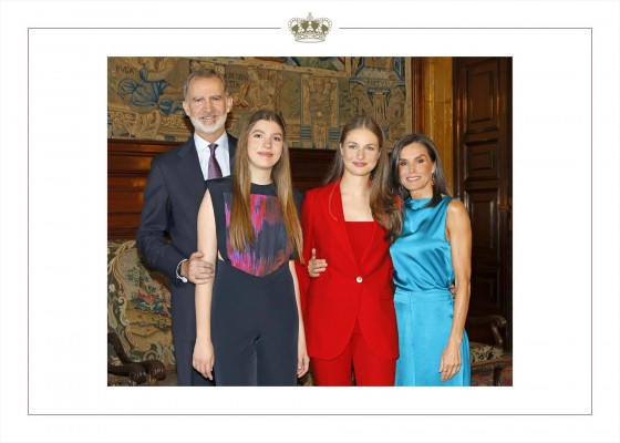 La familia real felicita la Navidad con un homenaje a las víctimas de la Dana y versos de Brines
