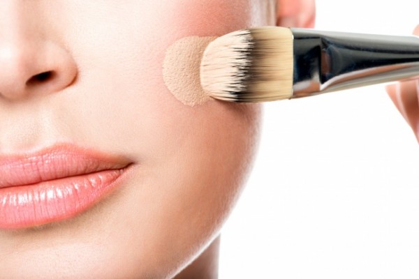 El 70% de los usuarios de cosméticos en la UE los ven claves para su vida cotidiana