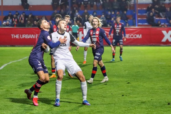 El Yeclano rompe su mala racha de derrotas pero no alcanza un triunfo que merece 