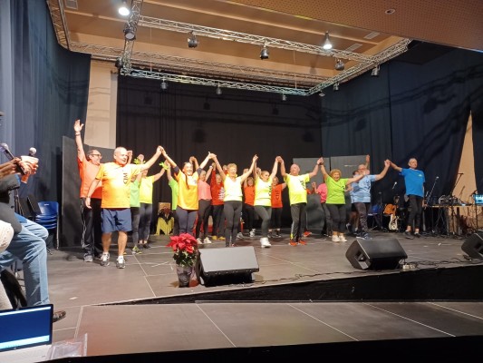 El Centro Integral de Mayores de Oropesa del Mar celebra su espectáculo de Navidad 